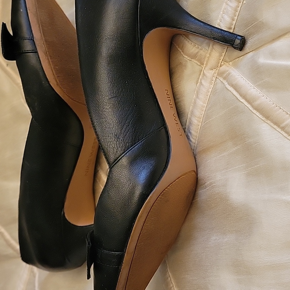 Shoes - Picture 4 of 8